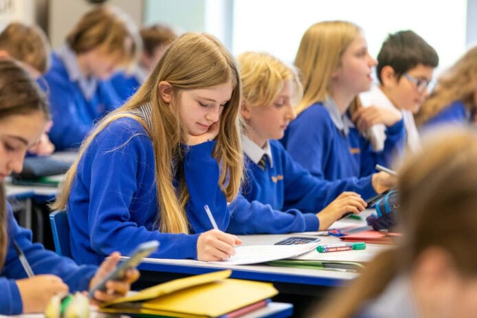 英國報告揭校園網絡威脅　逾半數據外洩事件由學生造成