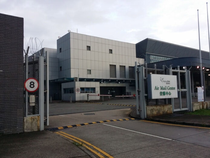 政府終止逾 46 億元空郵中心  因空郵郵件比預計跌 70%  重建計劃至今支出約 1.36 億元