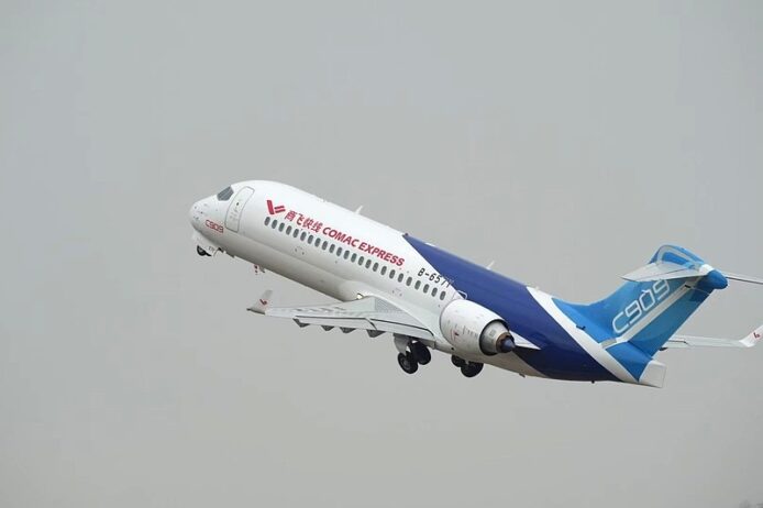 中國製客機 C909 深圳首航印尼  開拓東南亞國際航線新里程碑