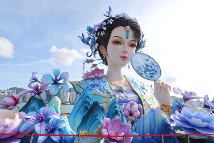 西九花燈展「紫霞仙子」登場　巨型花燈造型成話題　網民批似中國手遊角色缺港味