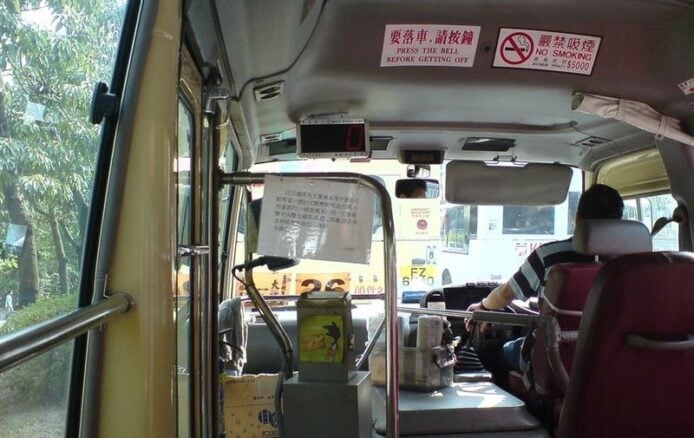 紅Van收現金遇無現金搭客  司機要求代買香煙   解燃眉之急Win Win