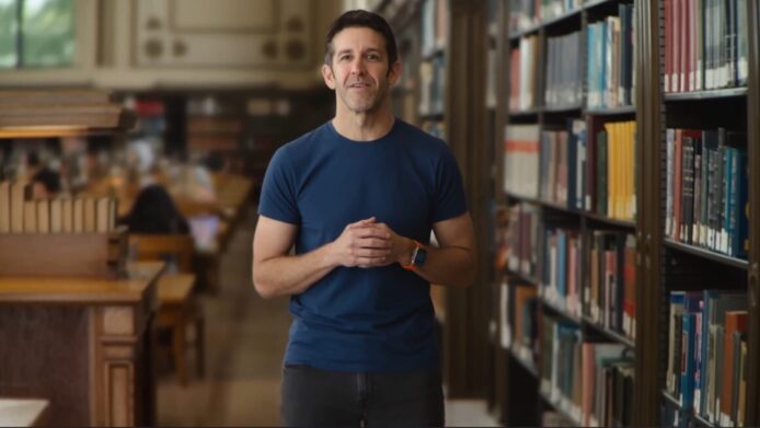 Tim Cook 接班人再成焦點　硬件工程主管呼聲高　近年曝光次數增加實力足夠