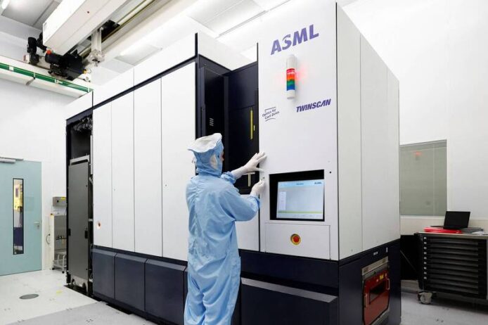 外媒：中國逆向工程  拆壞 ASML DUV 曝光機   拆壞後卻急向 ASML 求救