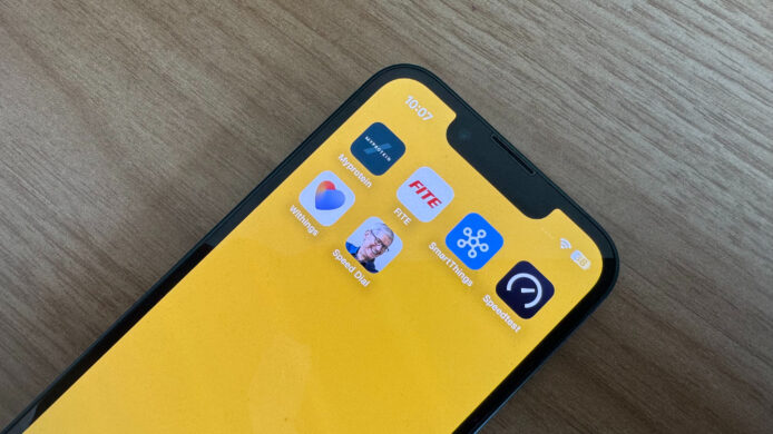 iPhone 半夜自動撥號嚇醒用戶 Apple 回應指與多裝置同步有關