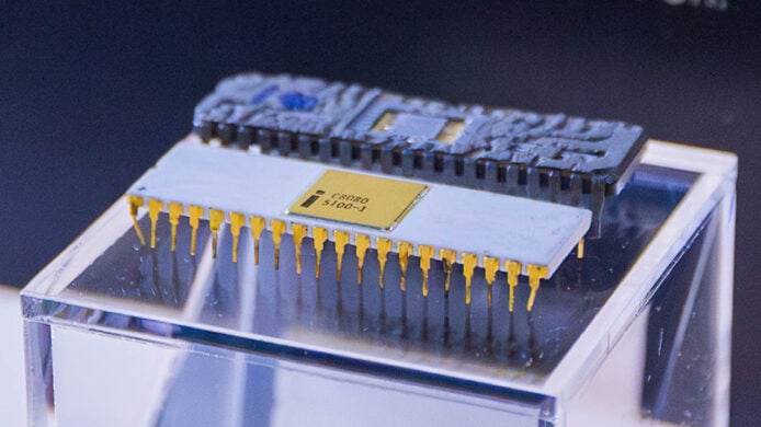 AMD 第一塊晶片被揭   是逆向工程 Intel 8080   成本 0.5 美元售 700 美元