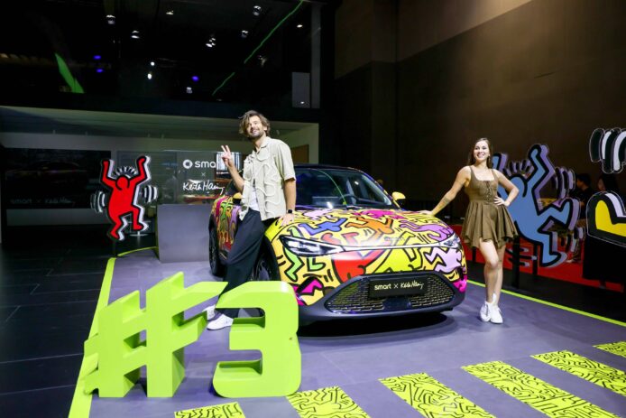 smart 銅鑼灣旗艦店節日限定   Keith Haring 藝術車首度登港展出