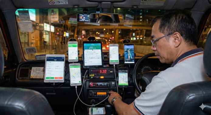 的士司機 1 月 25 日起限放 2 部裝置　分割畫面「一開四」工會憂更分心