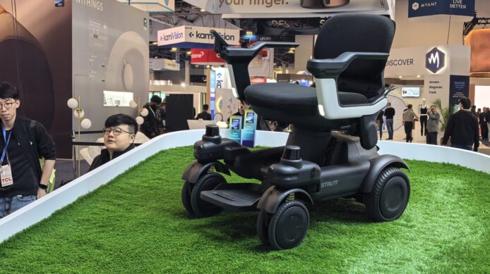 【CES 2026】新加坡智能個人交通裝置 Strutt ev¹   引入自動駕駛汽車技術  奪 CES 2026 創新獎
