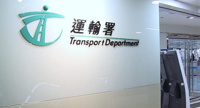 網民：只是由街排變成電腦排    運輸署推電子即日籌　首日 300 個名額半小時內搶光