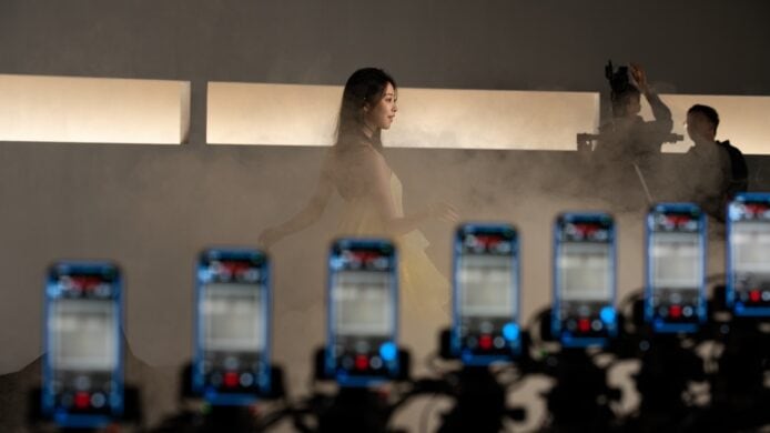 60 部 iPhone 17 Pro 創造「子彈時間」效果    Vogue 時尚活動拍攝成本僅等同一部電影攝影機