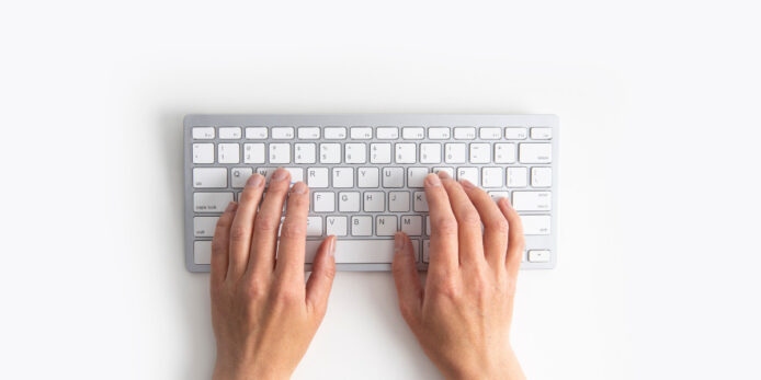 00 後驚訝 Gen Y 打字可以不看鍵盤   網民: 後悔細個無學好打字