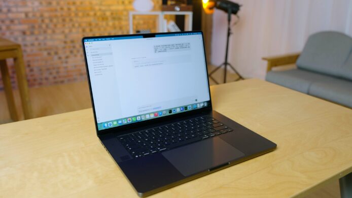 新舊MBP 本地LLM對決〡M2 Max vs M5 Max〡極限測試大型LLM