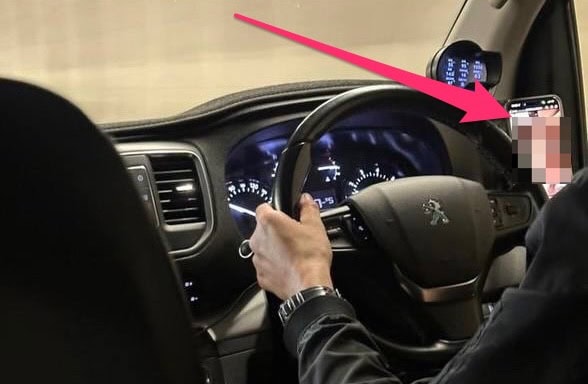 Uber 司機邊揸車邊睇AV  樓主上網問應該點做  網民：變馬路計時炸彈應投訴